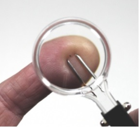 Akcesoria kosmetyczne dla osób niepełnosprawnych PDS CARE Pęseta  z lupą