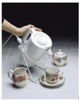 Akcesoria kuchenne dla osób niepełnosprawnych PDS CARE Ruchoma podstawka do czajnika