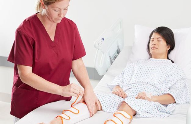 Aparaty do presoterapii - masażu uciskowego Arjo Flowtron ACS900