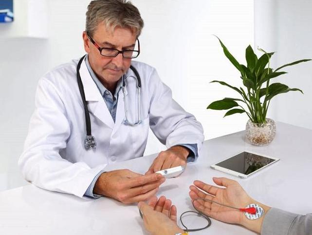 Aparaty EKG ambulatoryjne VIATOM CheckMe Pro