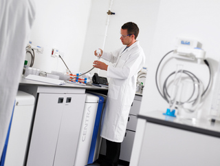 Demineralizatory, Stacje uzdatniania wody aptek i laboratorium ELGA CENTRA-R 60