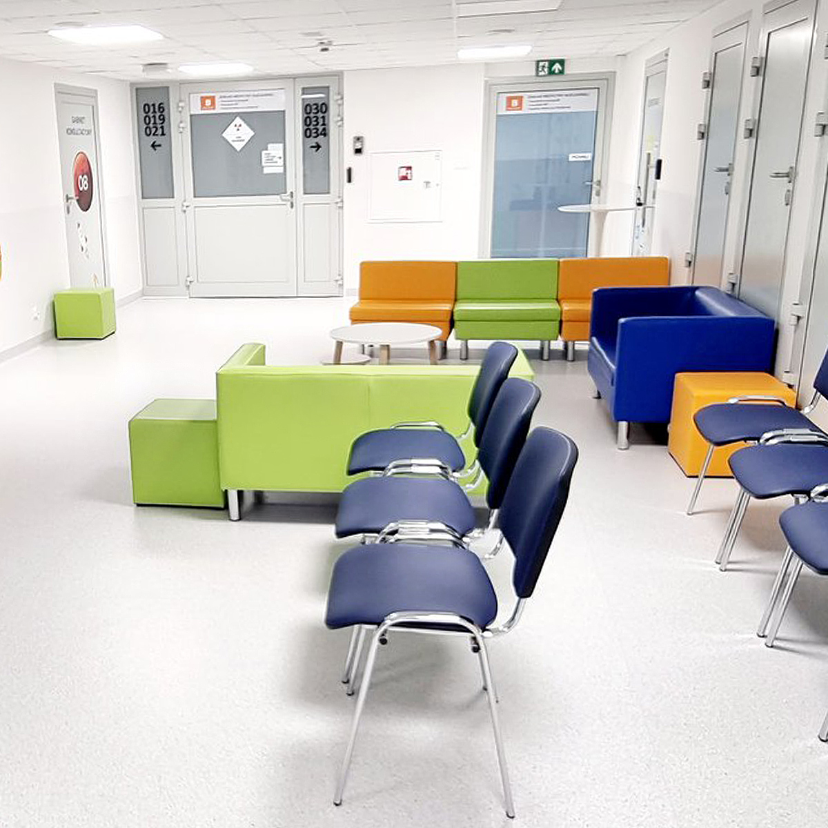 Fotele do poczekalni medycznych Interio Mobili CORAL