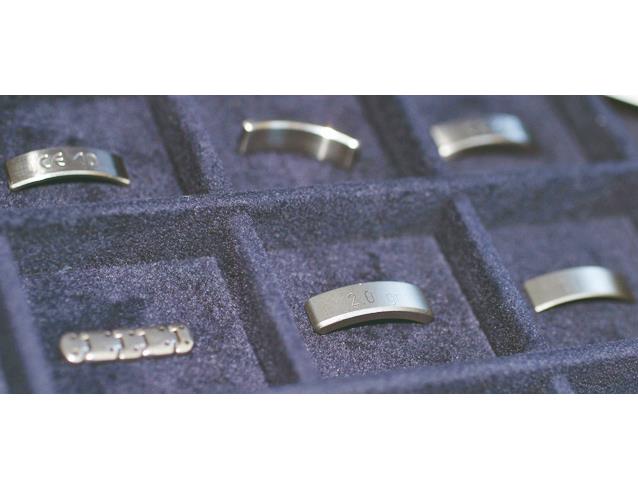 Implanty powiek SPIGGLE & THEIS implanty