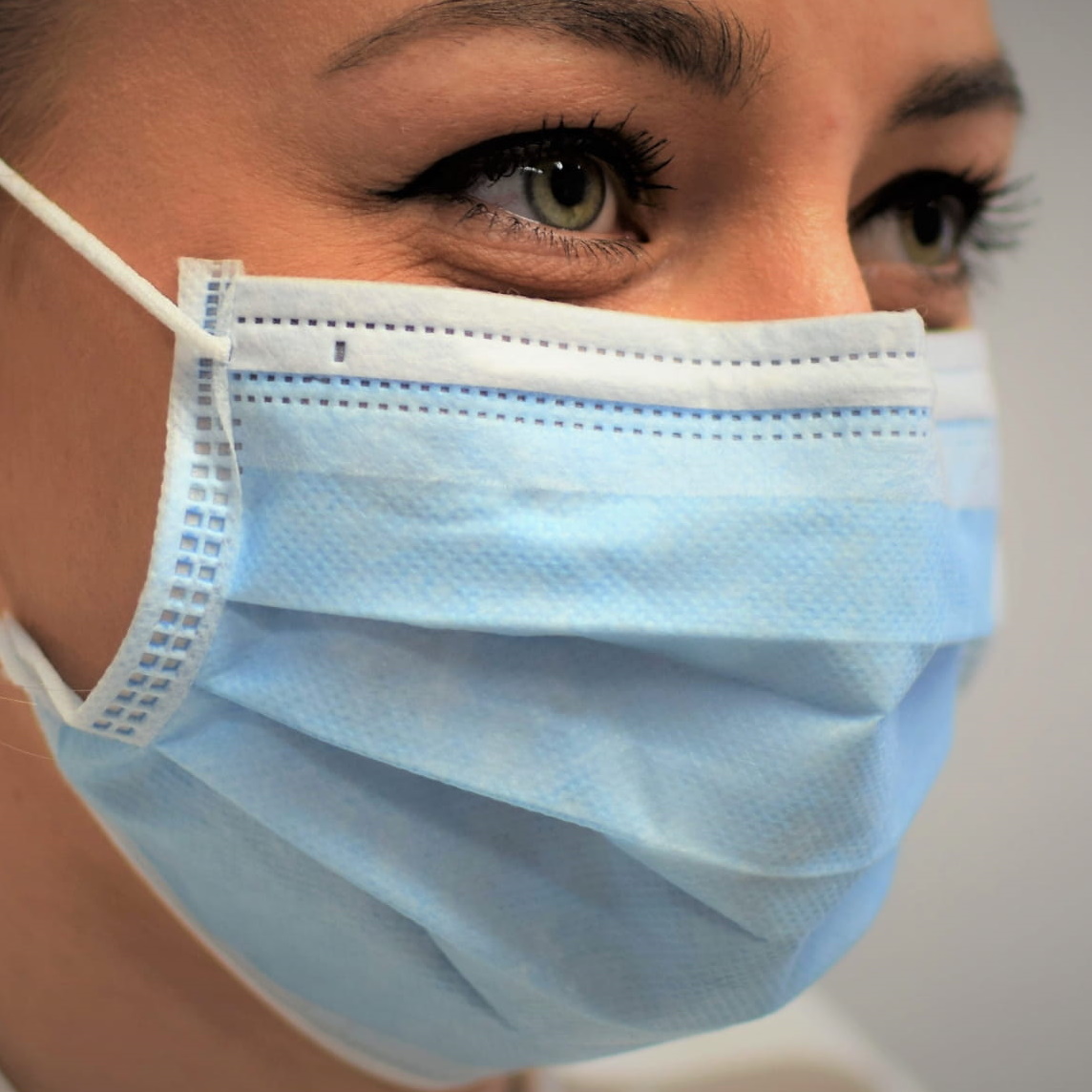 Maski chirurgiczne SZCaremed BFE99% z certyfikatem medycznym