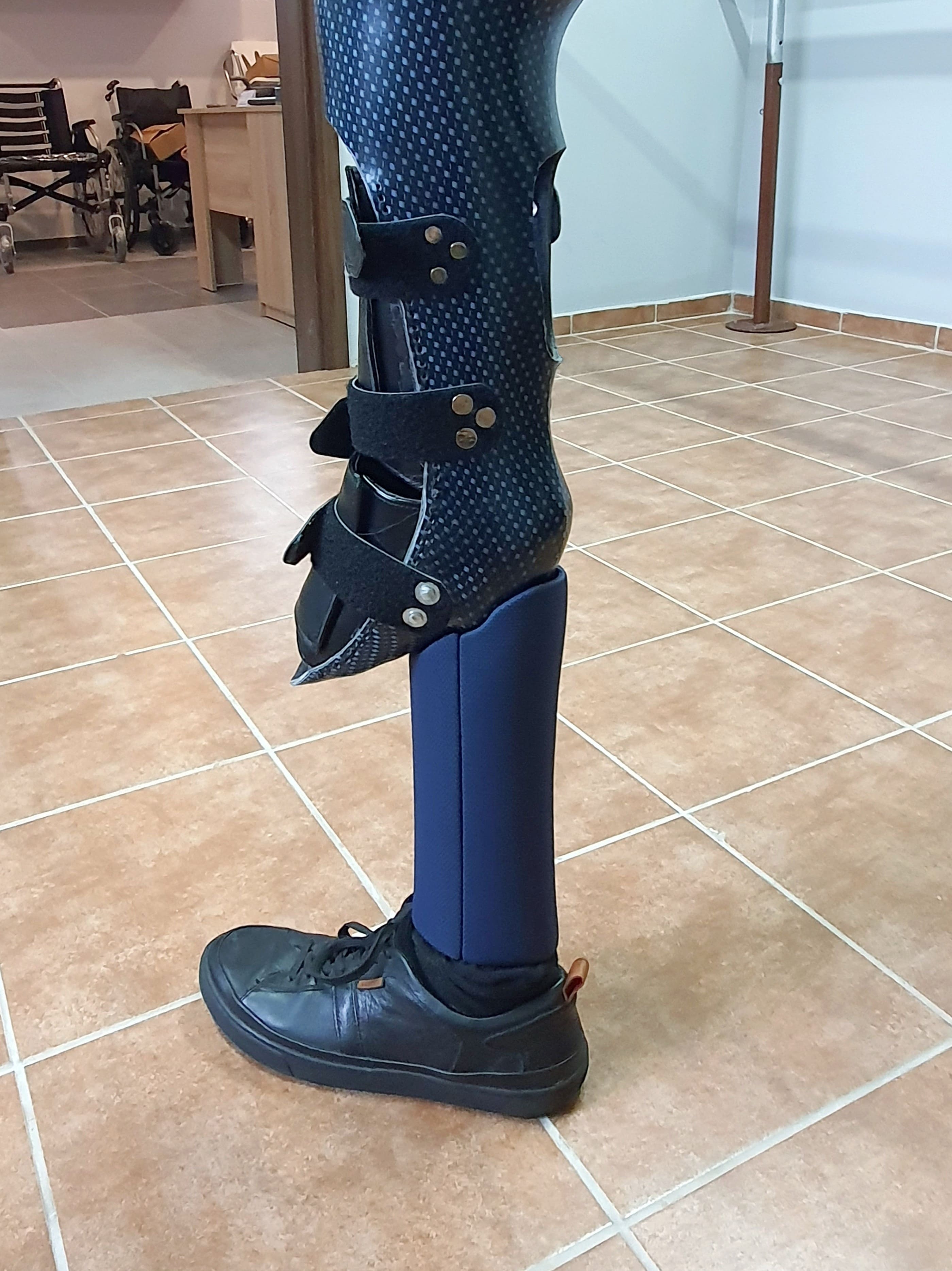 Osłony kosmetyczne protez kończyn dolnych Design Pro Technology Skaj