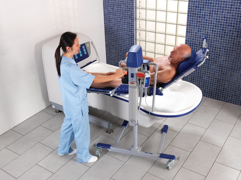 Podnośniki transportowo - kąpielowe jezdne Arjo Bolero