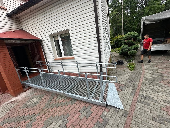 Rampy (podjazdy) do wózków inwalidzkich B/D pochylnia