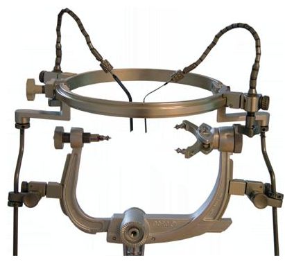 Retraktory czaszki pro med instruments DORO Halo Brain Retractor System