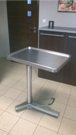 Stoliki na instrumenty - asystory używane B/D Dol-med używane