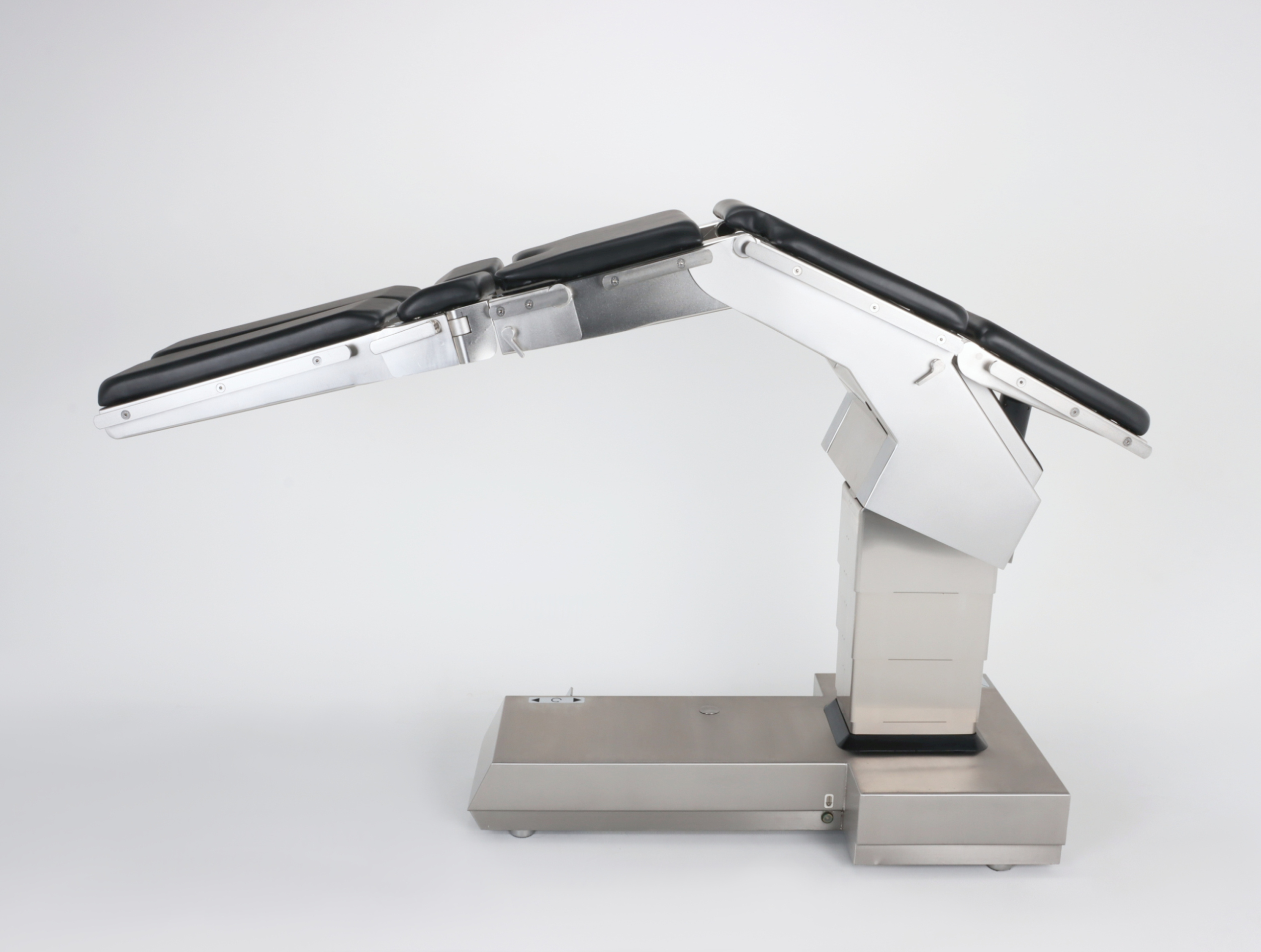 Stoły operacyjne używane SCHAERER Medical AG AXIS 600 - Praiston rekondycjonowane