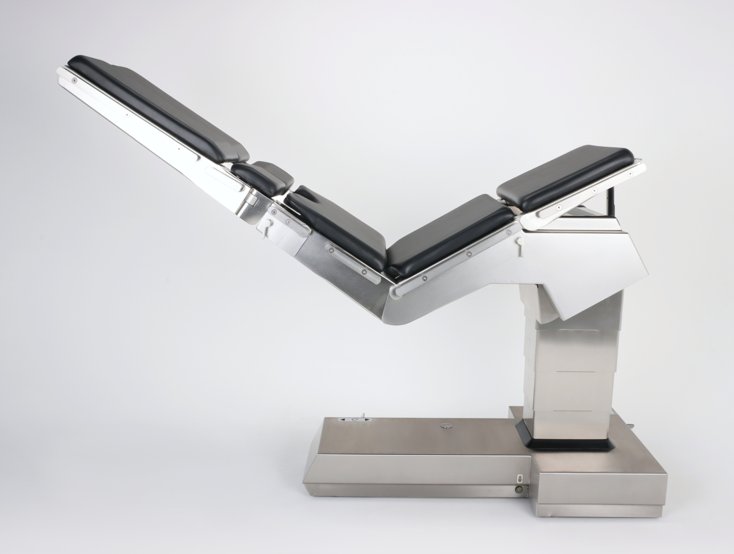 Stoły operacyjne używane SCHAERER Medical AG AXIS 600 - Praiston rekondycjonowane