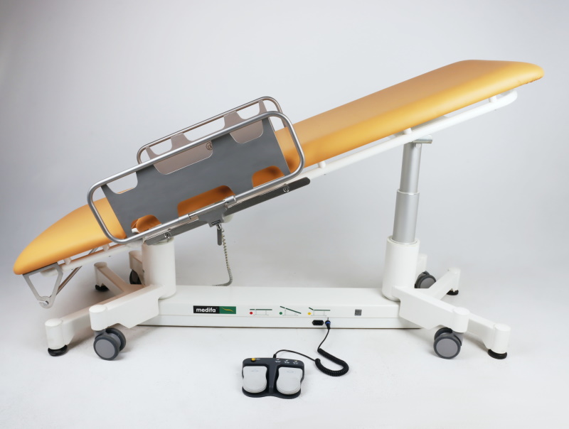 Stoły zabiegowe i do badań używane B/D Medifa 112802 - Praiston rekondycjonowany