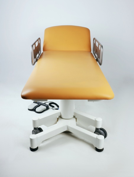 Stoły zabiegowe i do badań używane B/D Medifa 112802 - Praiston rekondycjonowany