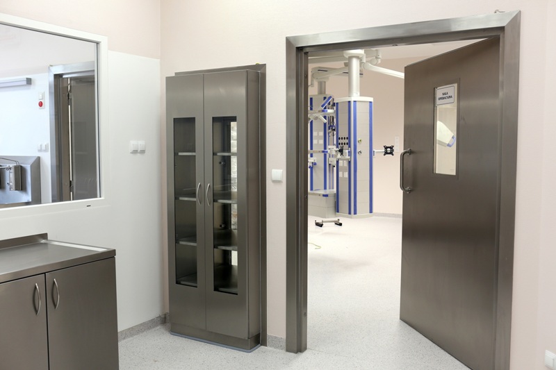 Szafy i szafki wnękowe do zabudowy na sale operacyjne WIBO-BT Szafy wnękowe WIBO-BT