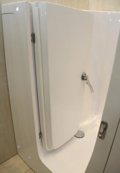 Wanny pielęgnacyjne w pozycji siedzącej B/D ELEGANCE