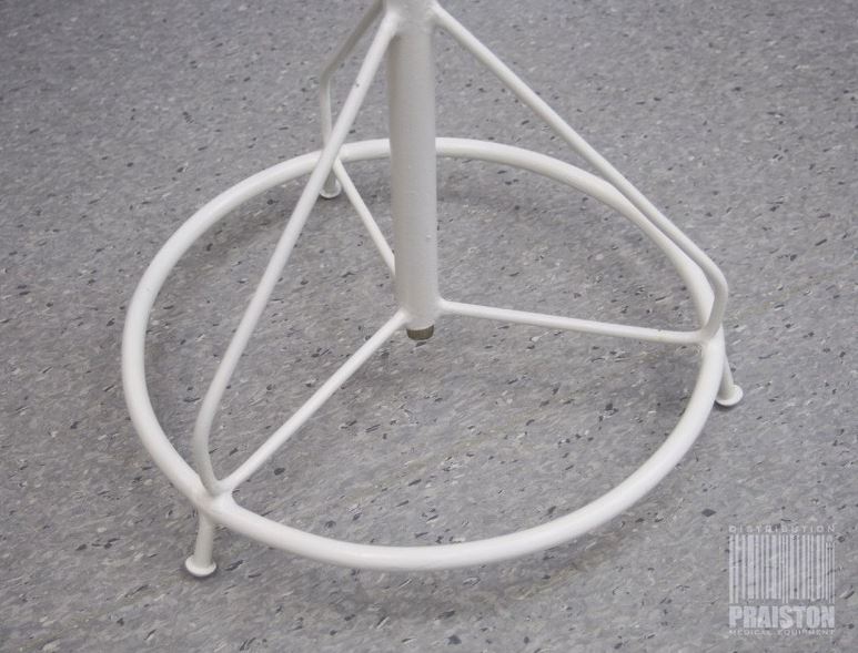 Wieszaki na płyny infuzyjne - stojaki do kroplówek używane B/D Stojak do kroplówki (biały) - Praiston rekondycjonowany