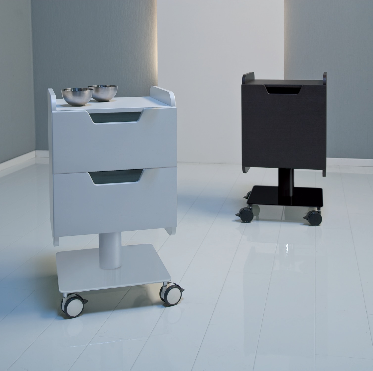 Stoliki kosmetyczne - asystory